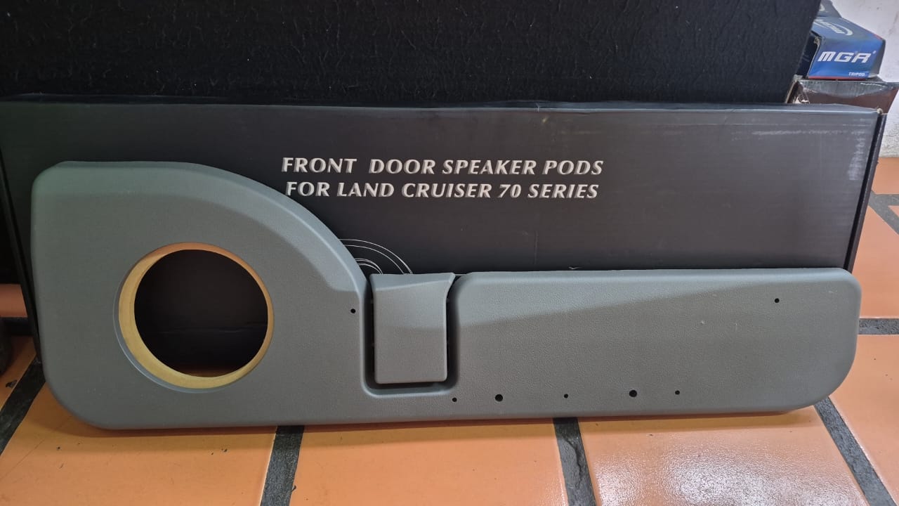 Soporte para altavoces puertas delanteras — Land Cruiser