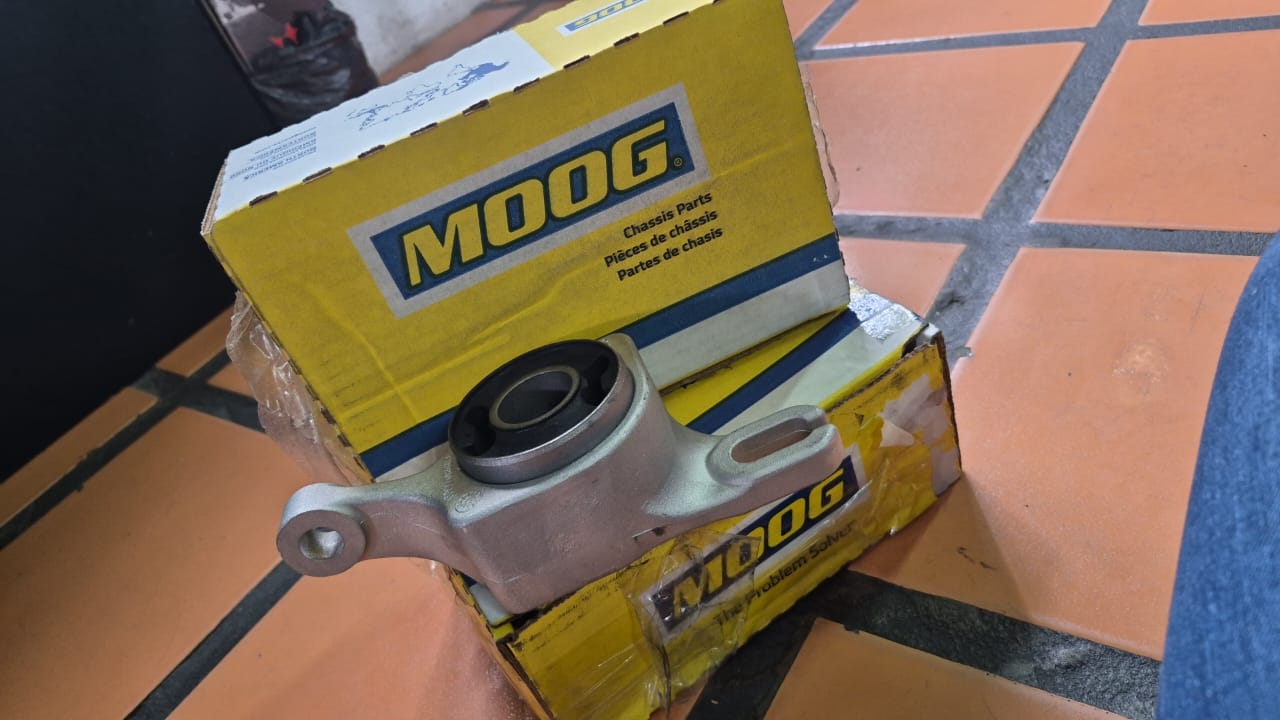 Bujes inferiores (der. e izq.) MOOG — Jeep Grand Cherokee