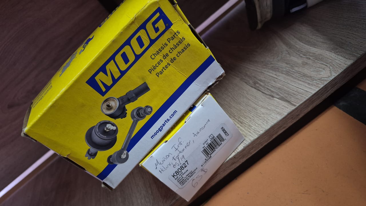 Muñón inferior K80827 — Hilux / Fortuner